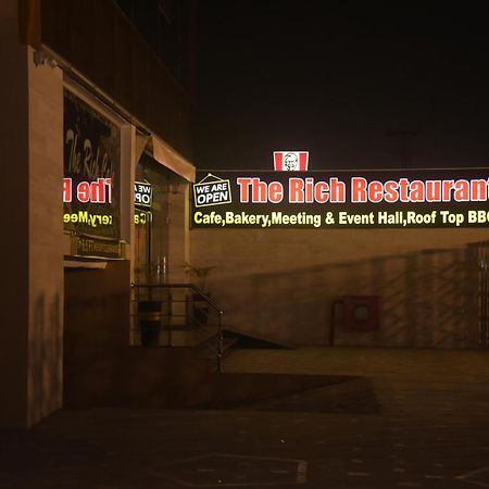 The Rich Hotel & Apartments Лахор Экстерьер фото