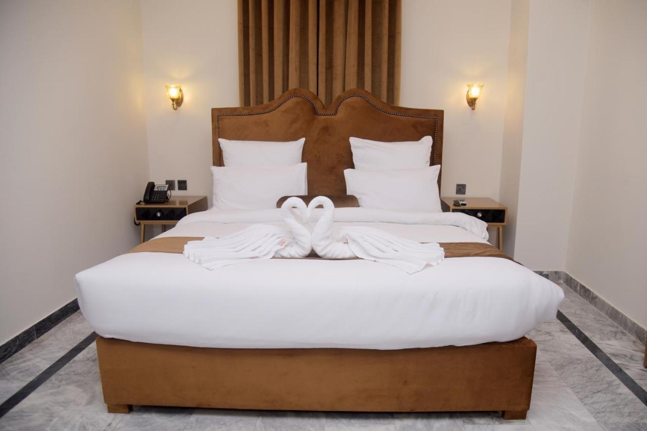 The Rich Hotel & Apartments Лахор Экстерьер фото