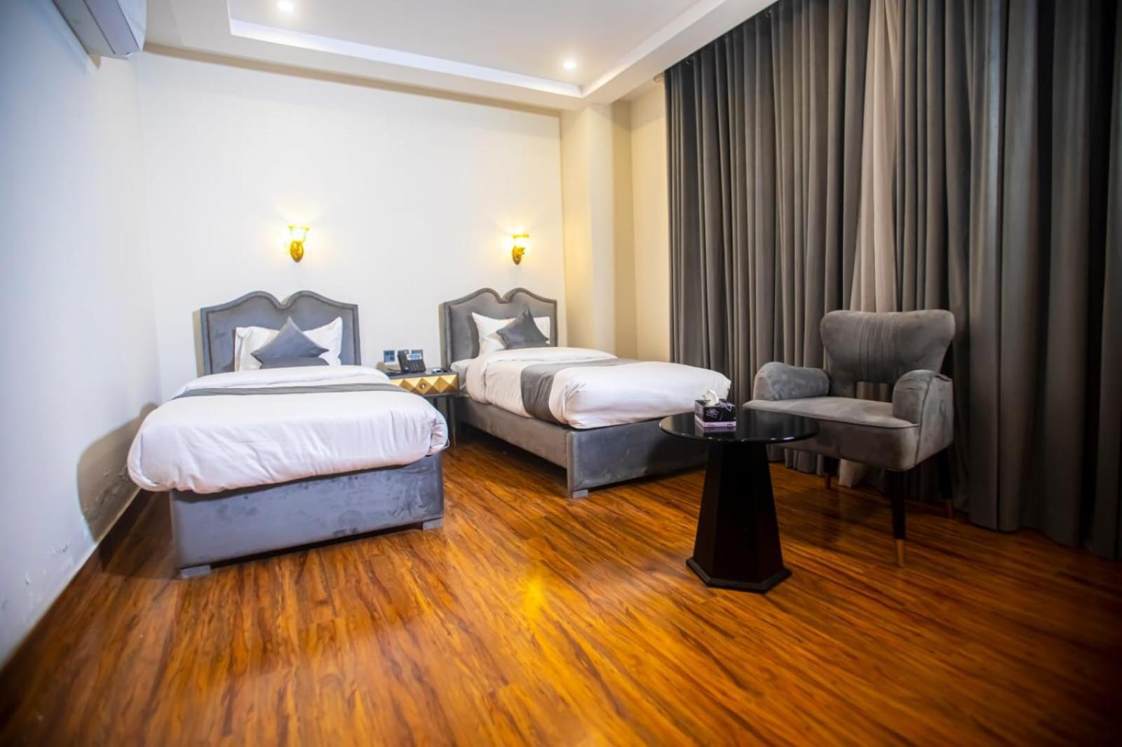 The Rich Hotel & Apartments Лахор Экстерьер фото