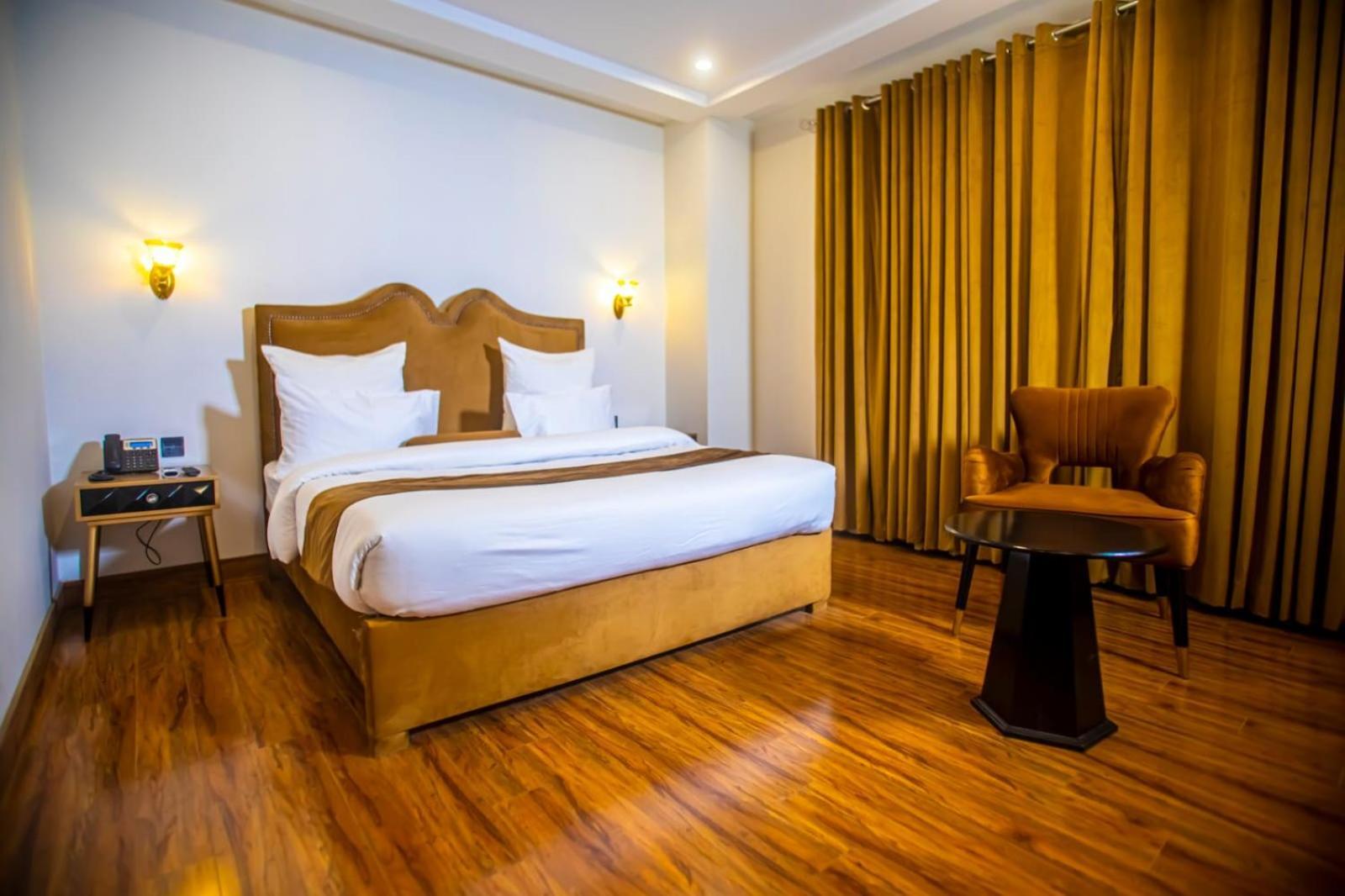 The Rich Hotel & Apartments Лахор Экстерьер фото