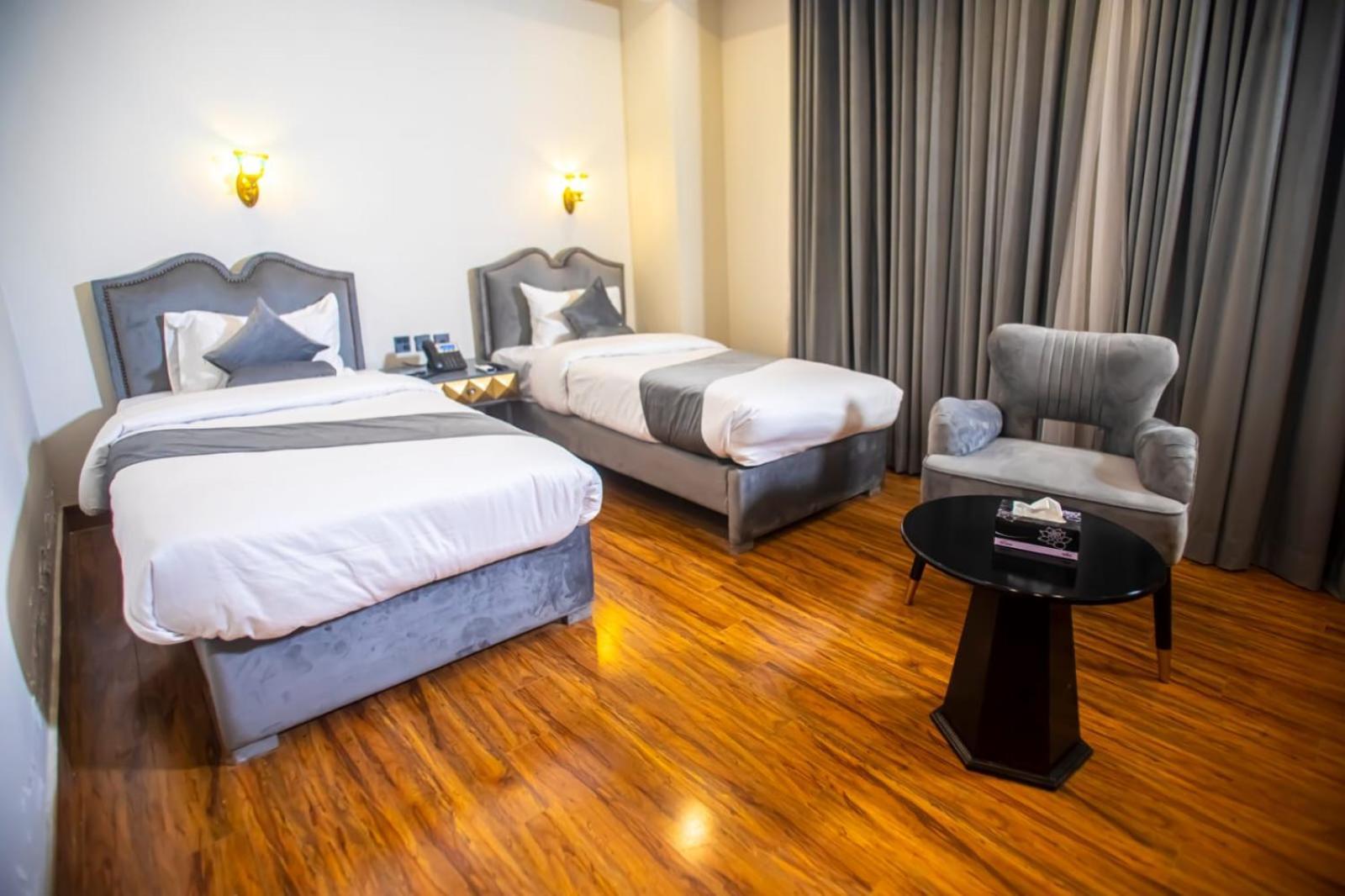 The Rich Hotel & Apartments Лахор Экстерьер фото