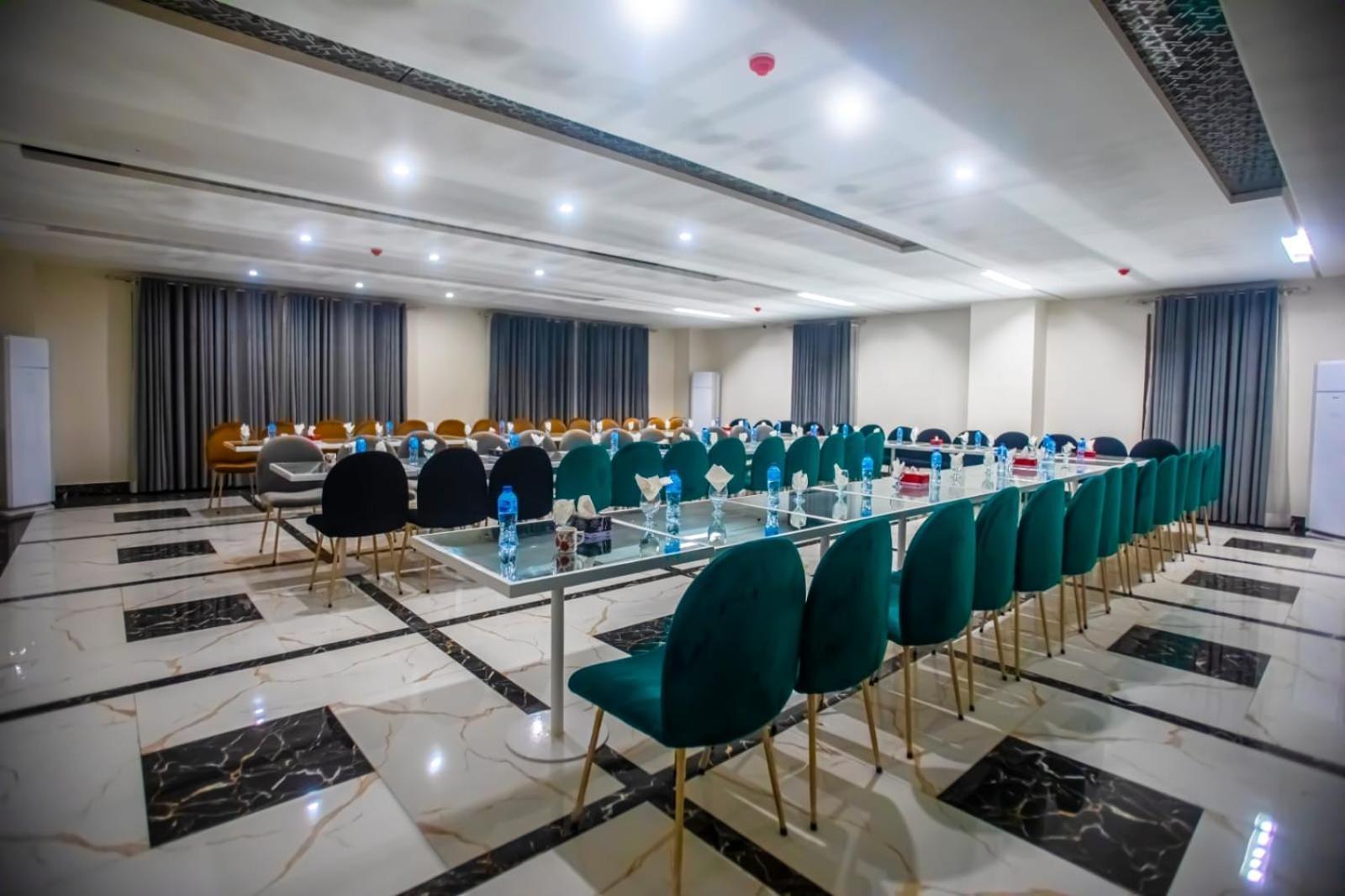 The Rich Hotel & Apartments Лахор Экстерьер фото