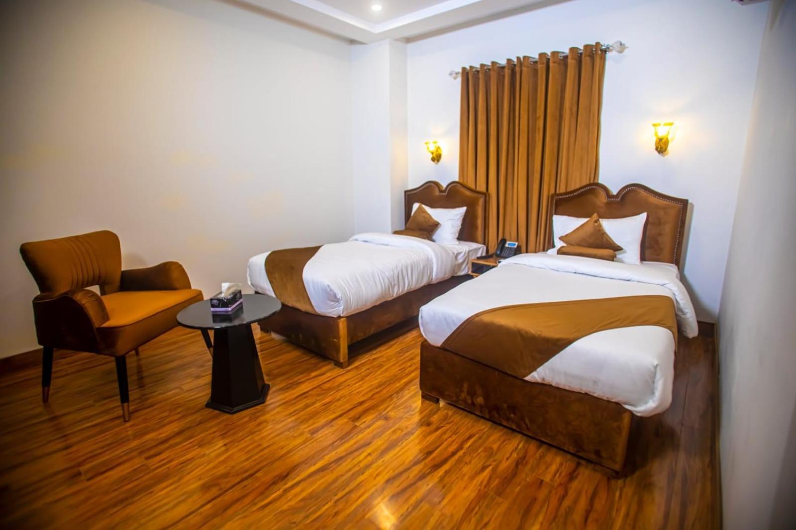 The Rich Hotel & Apartments Лахор Экстерьер фото