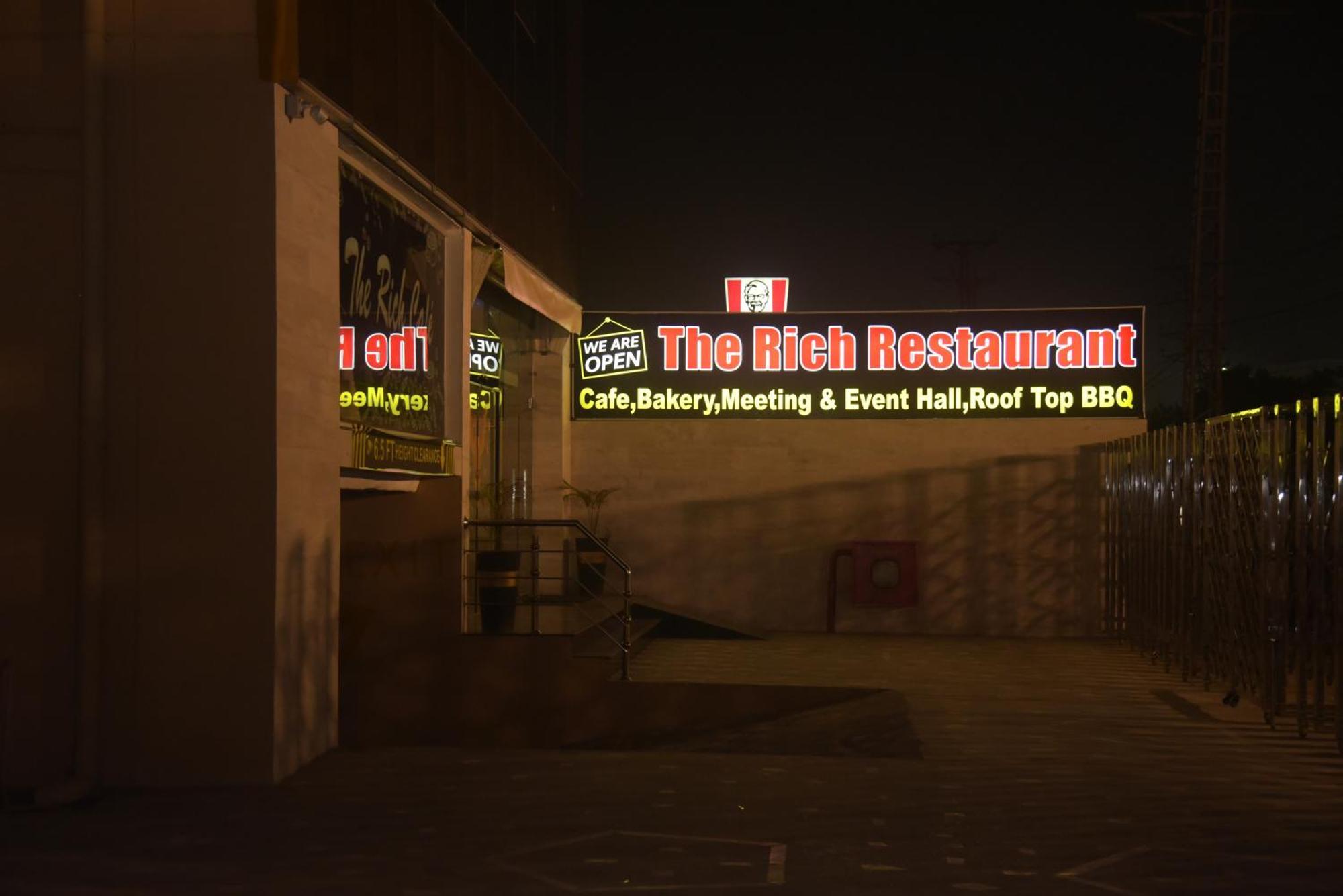 The Rich Hotel & Apartments Лахор Экстерьер фото