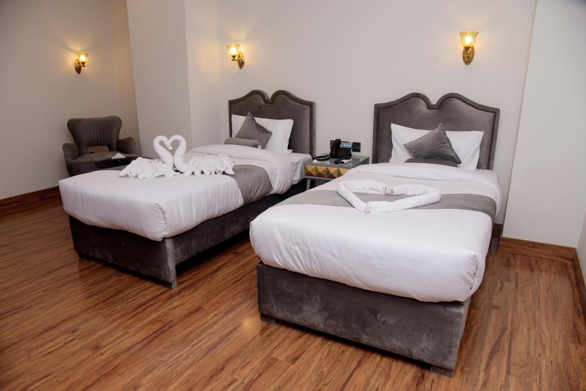 The Rich Hotel & Apartments Лахор Экстерьер фото