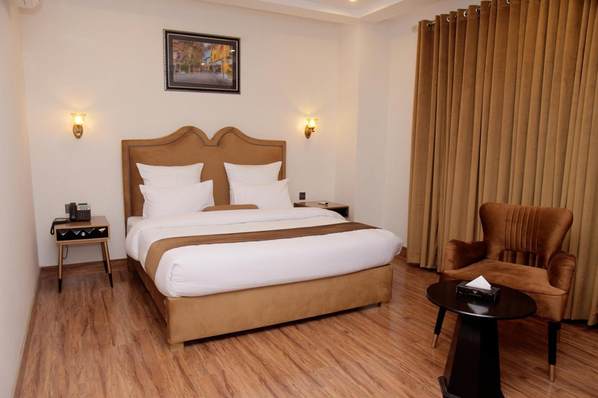 The Rich Hotel & Apartments Лахор Экстерьер фото